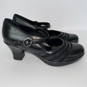 Dansko Becky Mary Jane heels. US size 6.5, EU size 37. Leather. Comfort shoe.